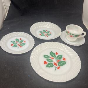 Vtg 5 Piece Place Setting Termocrisa Milk Glass Holly Berry Christmas